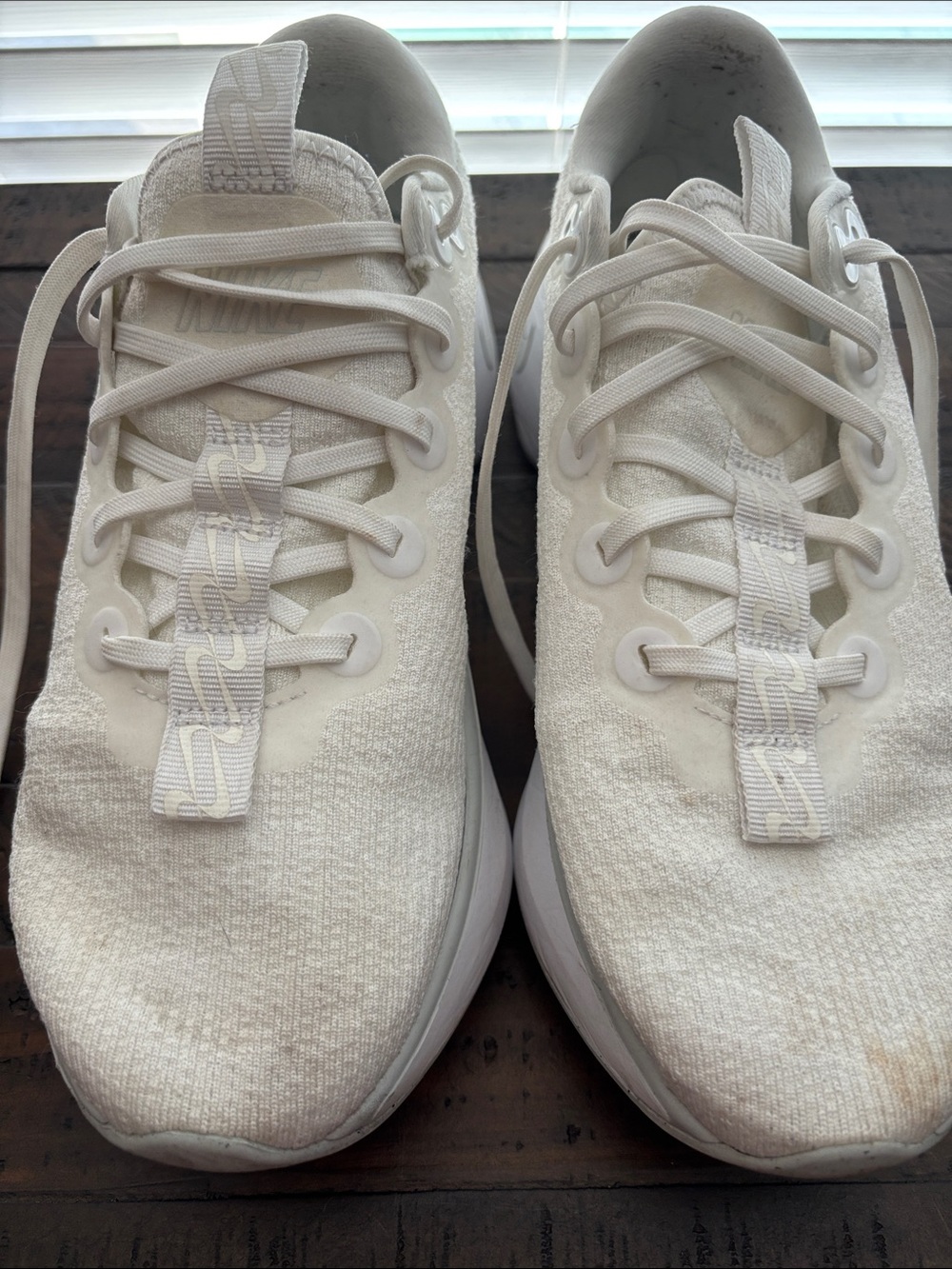 Nike Wonen's White Knit Running Sneakers